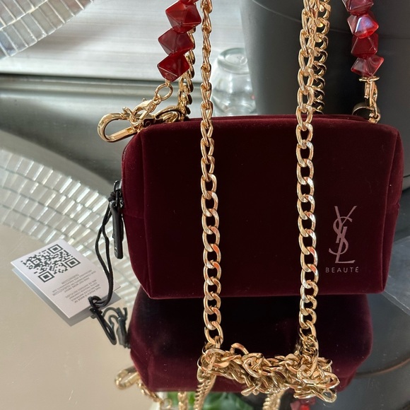 - Yves Saint Laurent - Picture 14 of 17